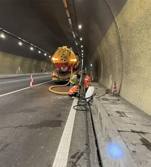 炎陵隧道排水渠清淤